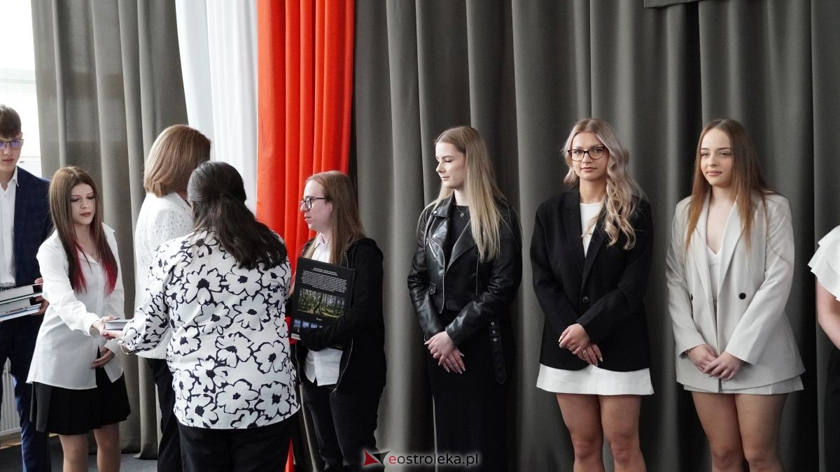 Zakończenie roku maturzystów z ZSZ nr 2 w Ostrołęce [24.04.2026] - zdjęcie #11 - eOstroleka.pl