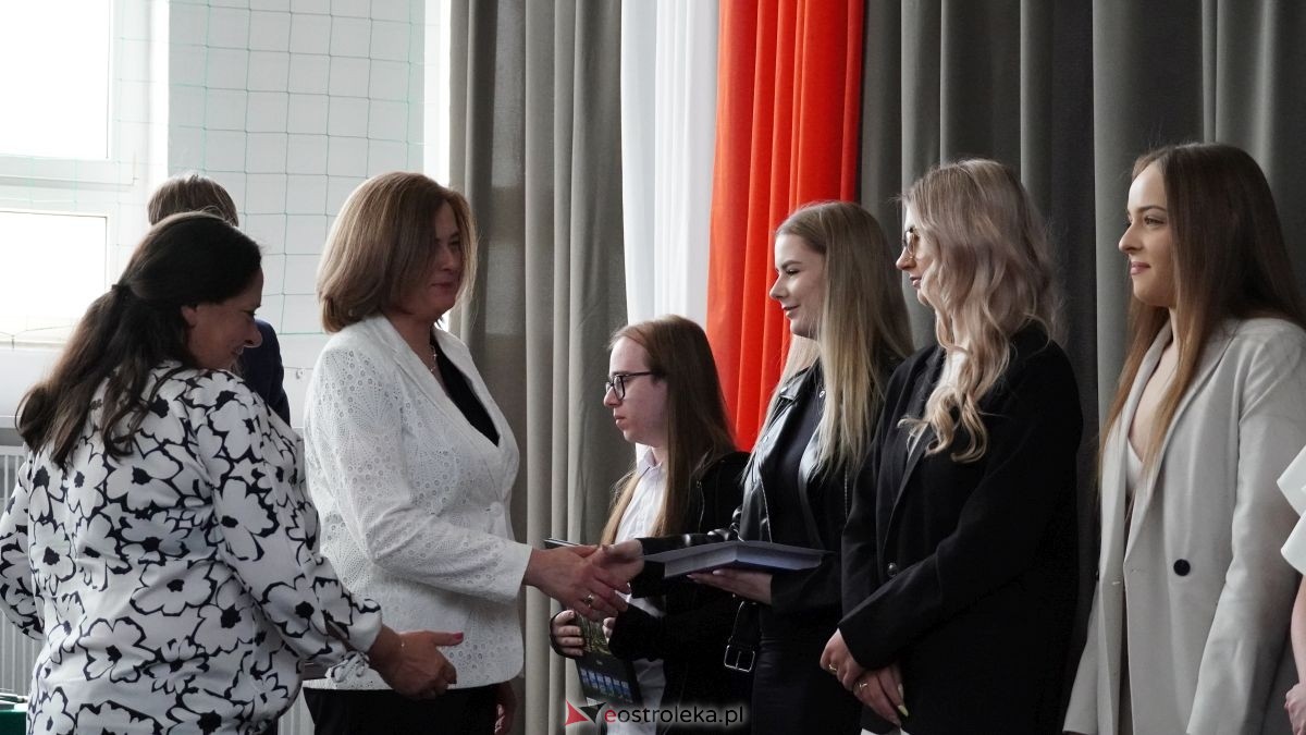 Zakończenie roku maturzystów z ZSZ nr 2 w Ostrołęce [24.04.2026] - zdjęcie #10 - eOstroleka.pl