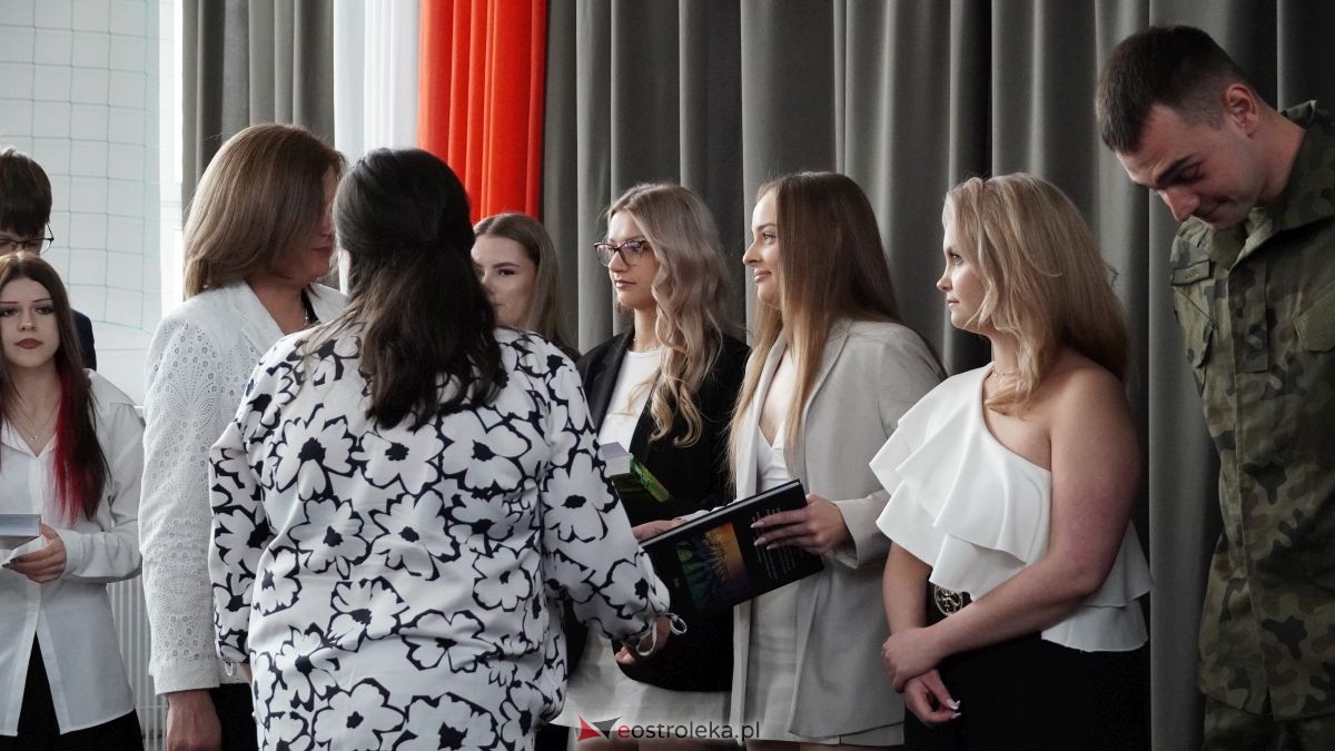 Zakończenie roku maturzystów z ZSZ nr 2 w Ostrołęce [24.04.2026] - zdjęcie #6 - eOstroleka.pl