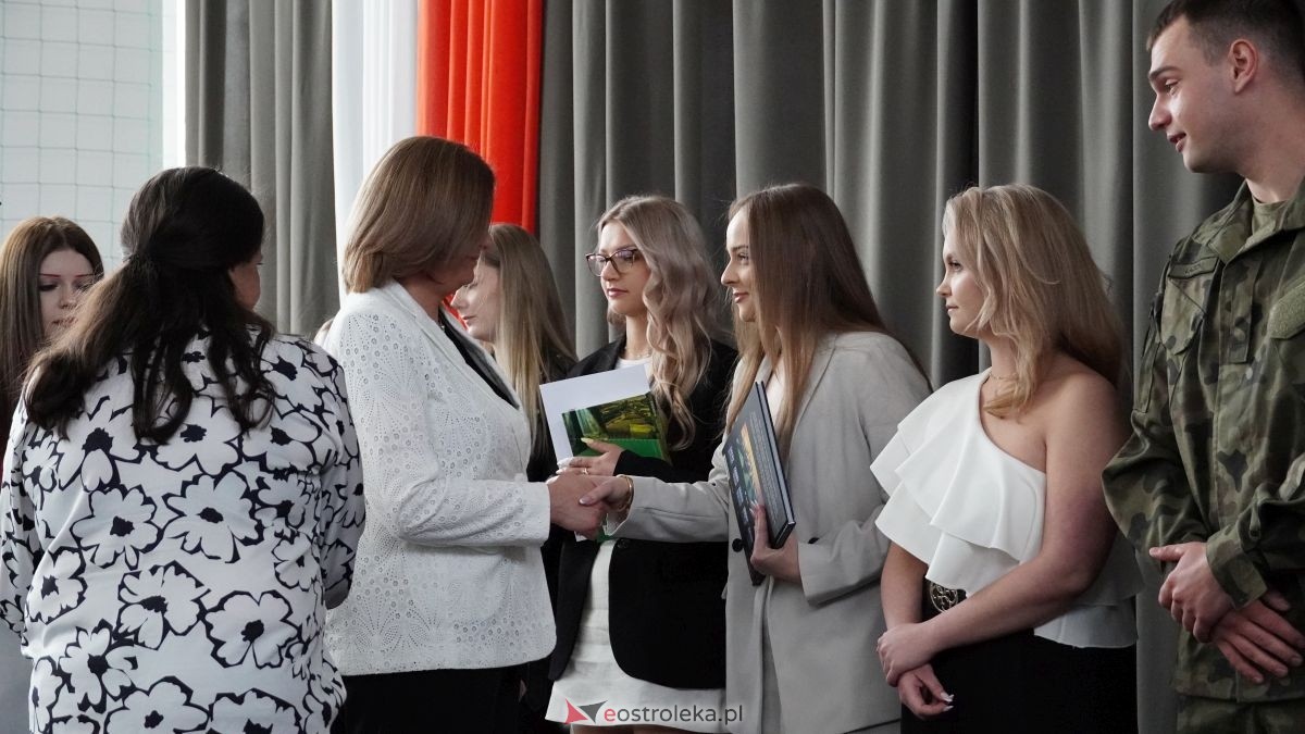 Zakończenie roku maturzystów z ZSZ nr 2 w Ostrołęce [24.04.2026] - zdjęcie #5 - eOstroleka.pl