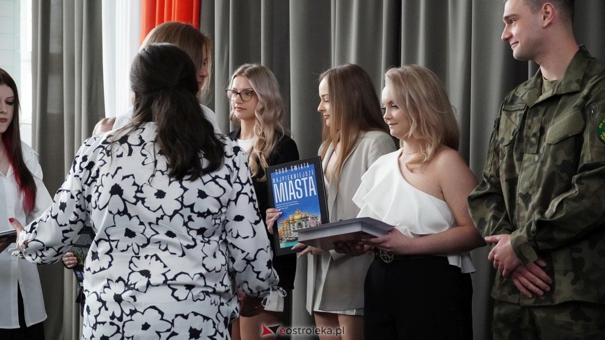 Zakończenie roku maturzystów z ZSZ nr 2 w Ostrołęce [24.04.2026] - zdjęcie #4 - eOstroleka.pl