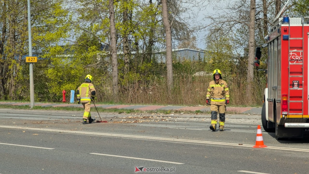 Powalone drzewo na ul. Ostrowskiej w Ostrołęce [26.04.2026] - zdjęcie #7 - eOstroleka.pl