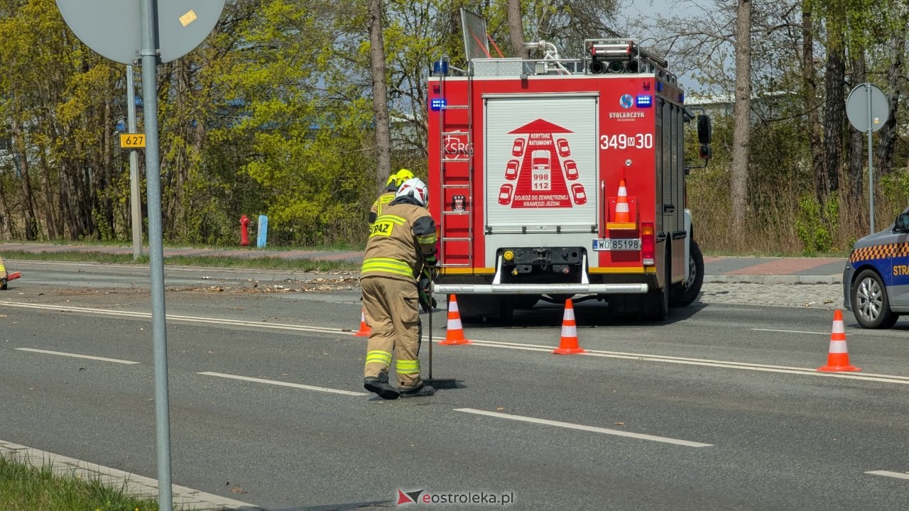 Powalone drzewo na ul. Ostrowskiej w Ostrołęce [26.04.2026] - zdjęcie #6 - eOstroleka.pl
