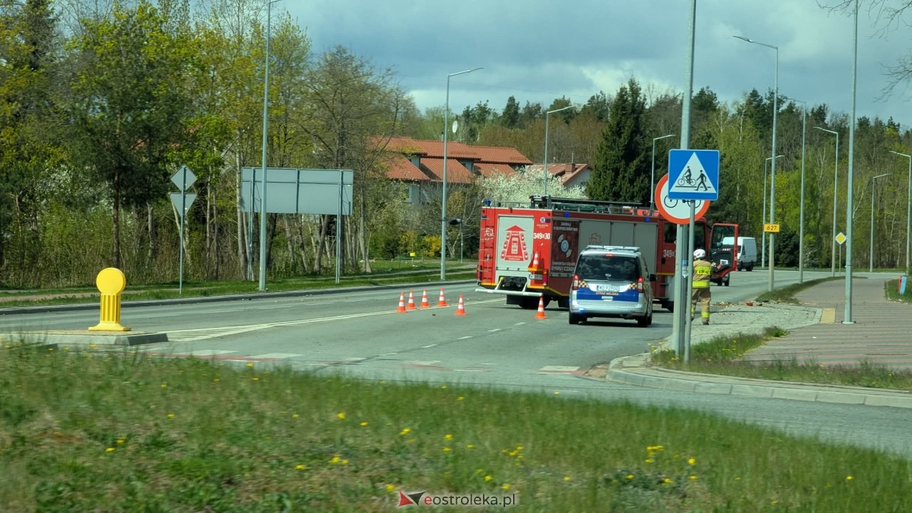 Powalone drzewo na ul. Ostrowskiej w Ostrołęce [26.04.2026] - zdjęcie #5 - eOstroleka.pl