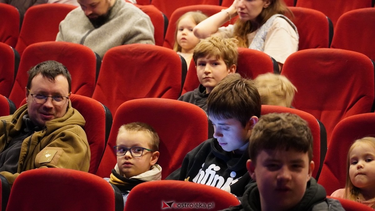 Teatr Bajaderka ze spektaklem Wszyscy na jednego w Ostrołęce [26.04.2026] - zdjęcie #31 - eOstroleka.pl