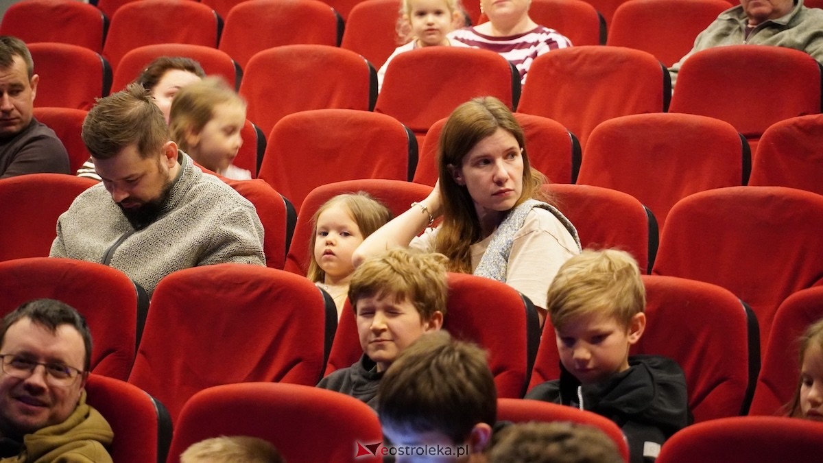 Teatr Bajaderka ze spektaklem Wszyscy na jednego w Ostrołęce [26.04.2026] - zdjęcie #30 - eOstroleka.pl