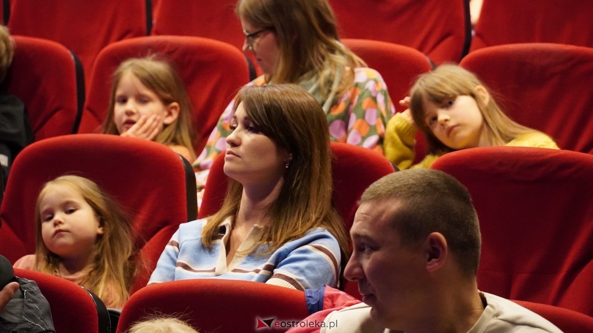 Teatr Bajaderka ze spektaklem Wszyscy na jednego w Ostrołęce [26.04.2026] - zdjęcie #29 - eOstroleka.pl