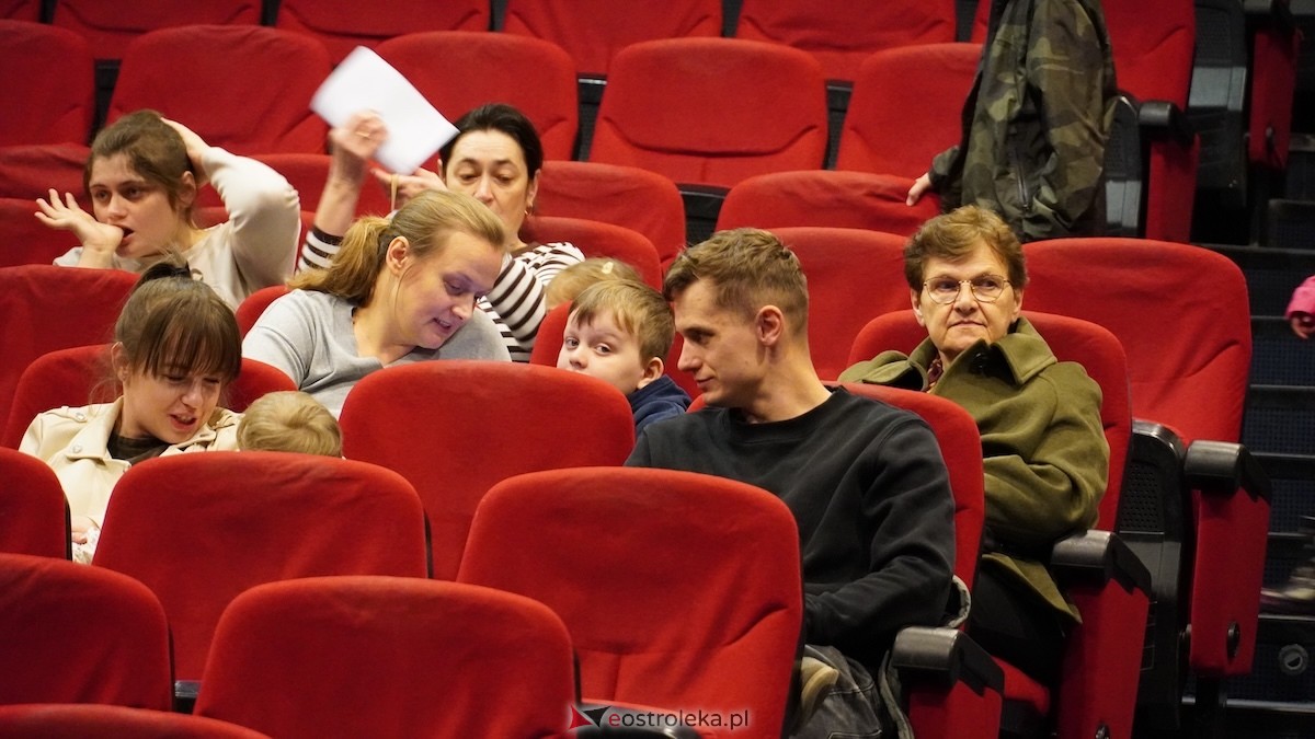 Teatr Bajaderka ze spektaklem Wszyscy na jednego w Ostrołęce [26.04.2026] - zdjęcie #28 - eOstroleka.pl