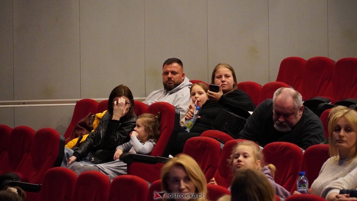 Teatr Bajaderka ze spektaklem Wszyscy na jednego w Ostrołęce [26.04.2026] - zdjęcie #26 - eOstroleka.pl