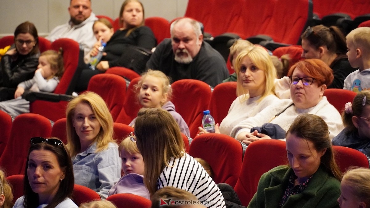 Teatr Bajaderka ze spektaklem Wszyscy na jednego w Ostrołęce [26.04.2026] - zdjęcie #25 - eOstroleka.pl
