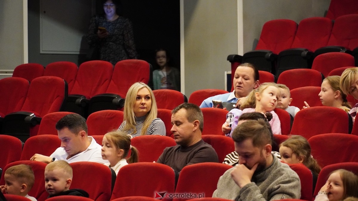 Teatr Bajaderka ze spektaklem Wszyscy na jednego w Ostrołęce [26.04.2026] - zdjęcie #21 - eOstroleka.pl