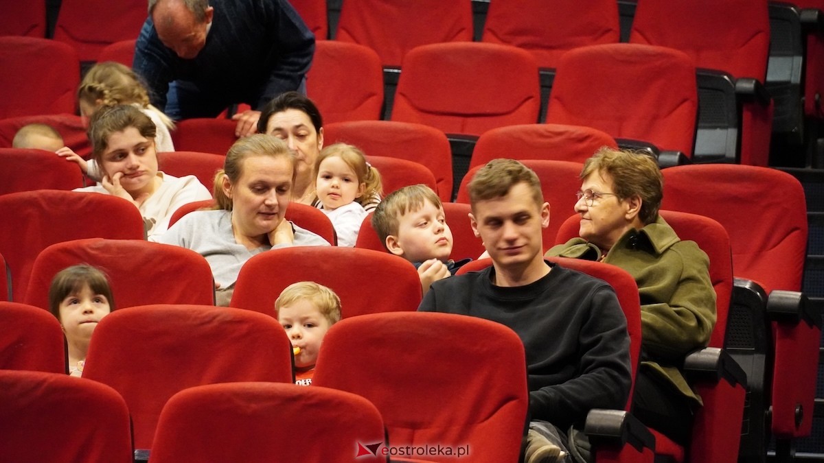 Teatr Bajaderka ze spektaklem Wszyscy na jednego w Ostrołęce [26.04.2026] - zdjęcie #20 - eOstroleka.pl