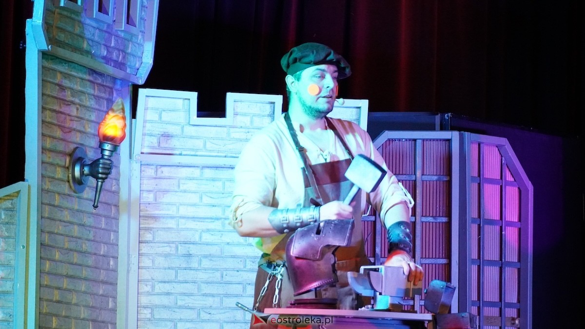 Teatr Bajaderka ze spektaklem Wszyscy na jednego w Ostrołęce [26.04.2026] - zdjęcie #18 - eOstroleka.pl