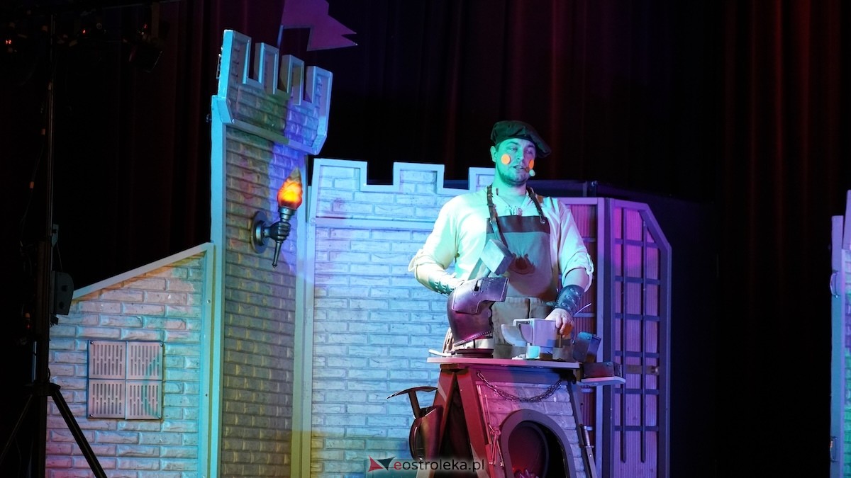 Teatr Bajaderka ze spektaklem Wszyscy na jednego w Ostrołęce [26.04.2026] - zdjęcie #16 - eOstroleka.pl