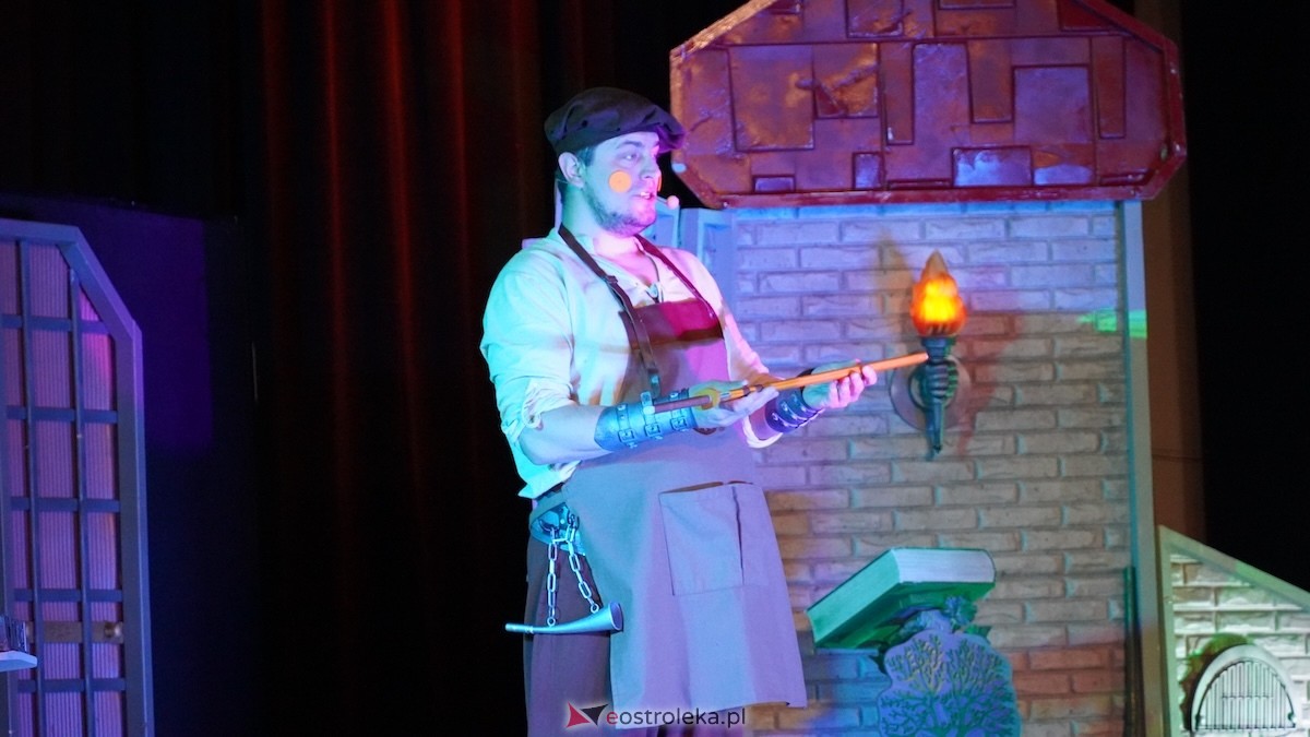 Teatr Bajaderka ze spektaklem Wszyscy na jednego w Ostrołęce [26.04.2026] - zdjęcie #15 - eOstroleka.pl