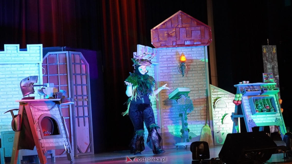 Teatr Bajaderka ze spektaklem Wszyscy na jednego w Ostrołęce [26.04.2026] - zdjęcie #10 - eOstroleka.pl