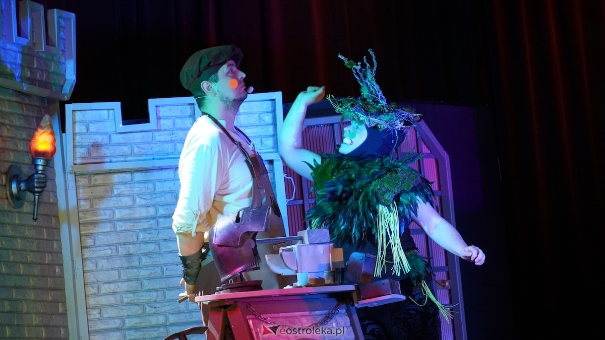 Teatr Bajaderka ze spektaklem Wszyscy na jednego w Ostrołęce [26.04.2026] - zdjęcie #7 - eOstroleka.pl