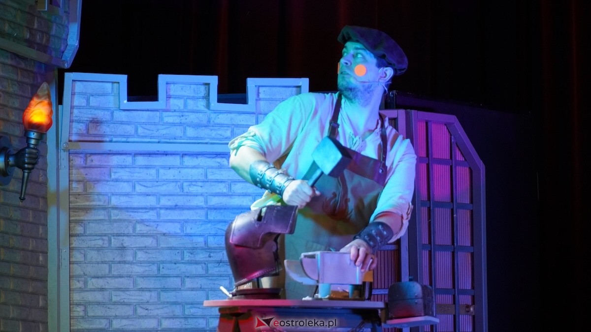 Teatr Bajaderka ze spektaklem Wszyscy na jednego w Ostrołęce [26.04.2026] - zdjęcie #3 - eOstroleka.pl