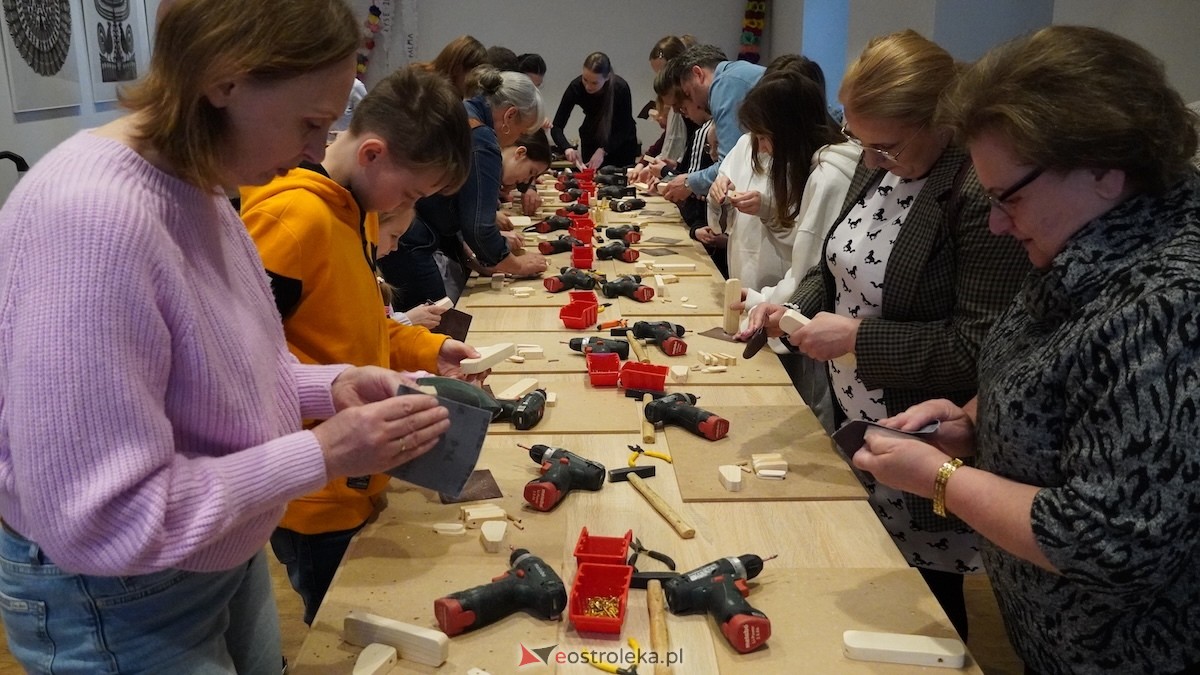 Drewniane pieski i rzemiosło, czyli niedziela w Muzeum Kultury Kurpiowskiej [26.04.2026] - zdjęcie #31 - eOstroleka.pl