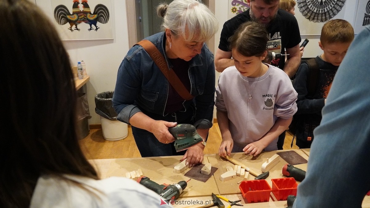 Drewniane pieski i rzemiosło, czyli niedziela w Muzeum Kultury Kurpiowskiej [26.04.2026] - zdjęcie #27 - eOstroleka.pl