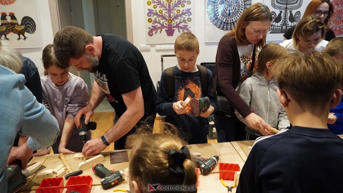 Drewniane pieski i rzemiosło, czyli niedziela w Muzeum Kultury Kurpiowskiej [26.04.2026] - zdjęcie #26 - eOstroleka.pl