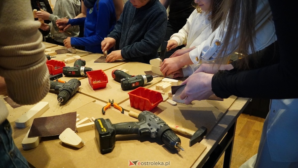 Drewniane pieski i rzemiosło, czyli niedziela w Muzeum Kultury Kurpiowskiej [26.04.2026] - zdjęcie #23 - eOstroleka.pl