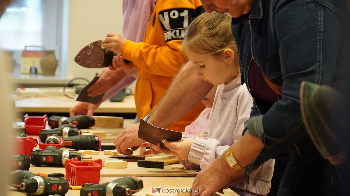 Drewniane pieski i rzemiosło, czyli niedziela w Muzeum Kultury Kurpiowskiej [26.04.2026] - zdjęcie #20 - eOstroleka.pl