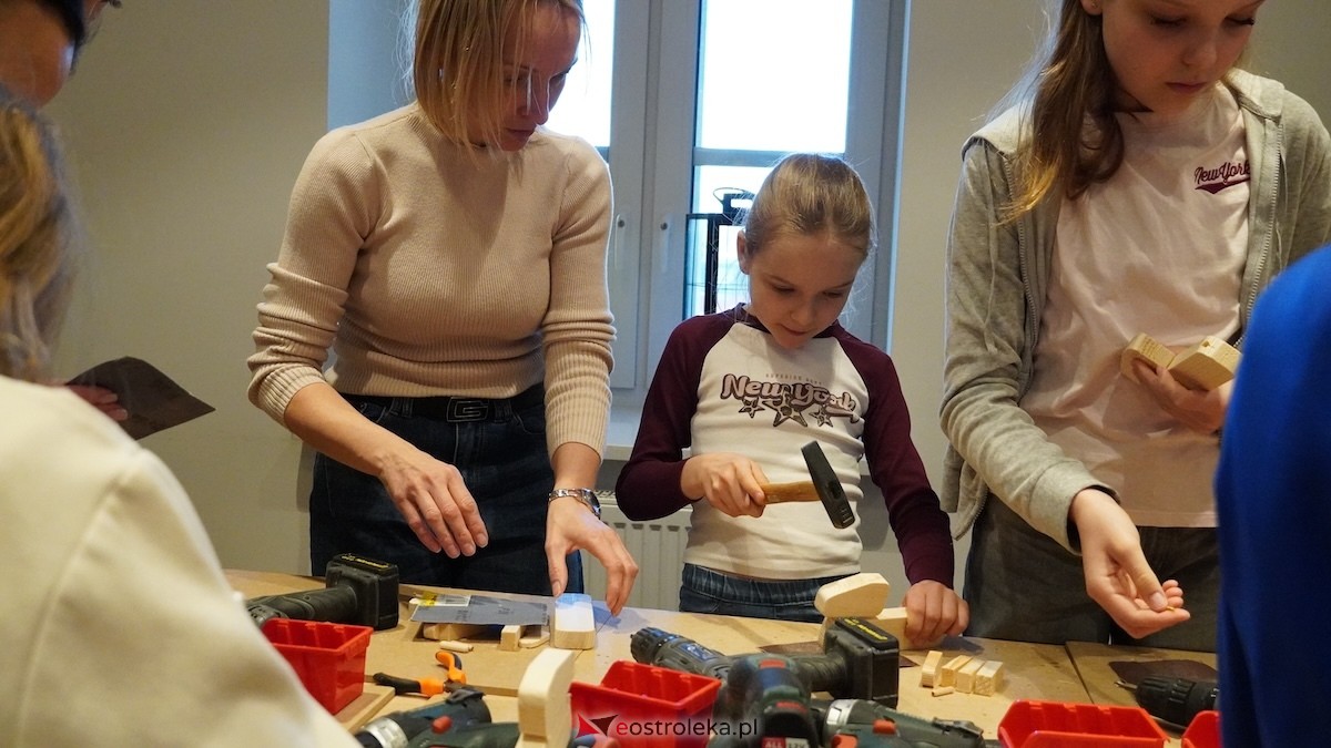 Drewniane pieski i rzemiosło, czyli niedziela w Muzeum Kultury Kurpiowskiej [26.04.2026] - zdjęcie #16 - eOstroleka.pl