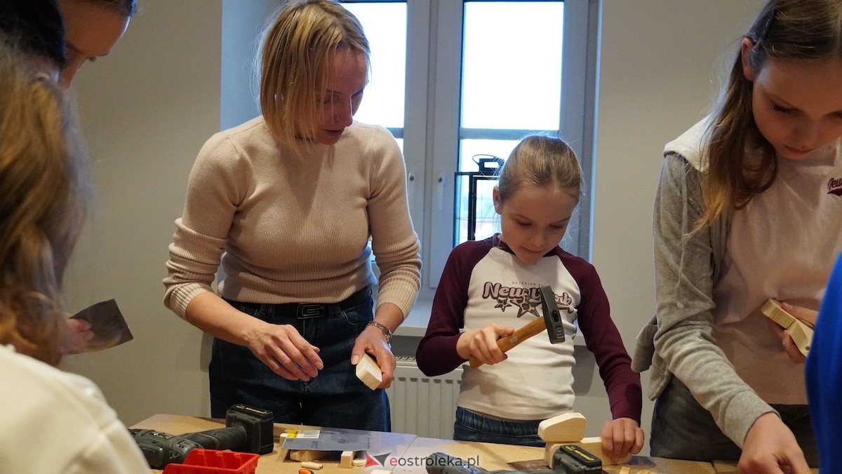 Drewniane pieski i rzemiosło, czyli niedziela w Muzeum Kultury Kurpiowskiej [26.04.2026] - zdjęcie #15 - eOstroleka.pl