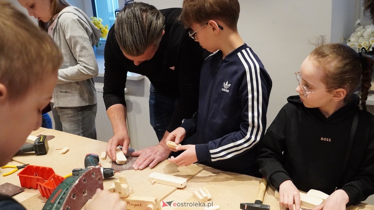 Drewniane pieski i rzemiosło, czyli niedziela w Muzeum Kultury Kurpiowskiej [26.04.2026] - zdjęcie #13 - eOstroleka.pl