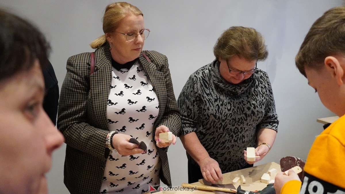 Drewniane pieski i rzemiosło, czyli niedziela w Muzeum Kultury Kurpiowskiej [26.04.2026] - zdjęcie #11 - eOstroleka.pl