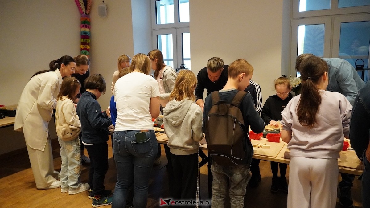 Drewniane pieski i rzemiosło, czyli niedziela w Muzeum Kultury Kurpiowskiej [26.04.2026] - zdjęcie #10 - eOstroleka.pl