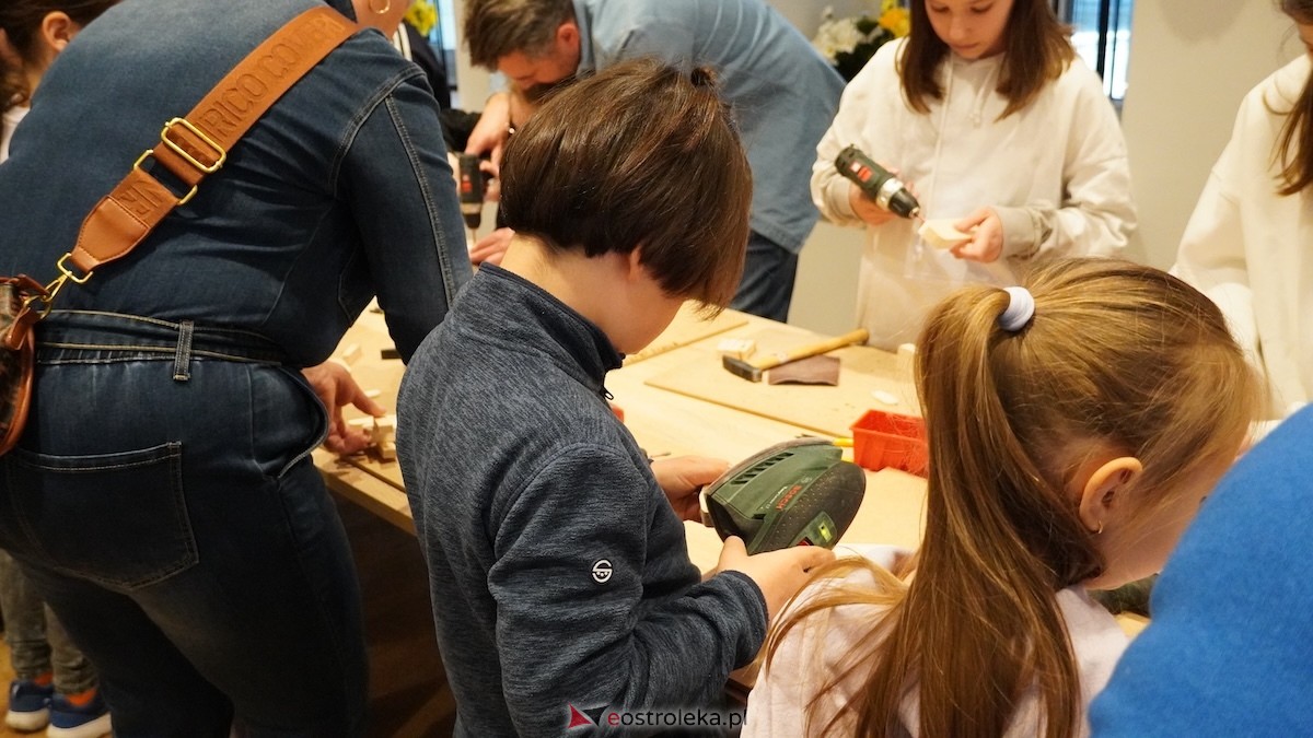 Drewniane pieski i rzemiosło, czyli niedziela w Muzeum Kultury Kurpiowskiej [26.04.2026] - zdjęcie #8 - eOstroleka.pl