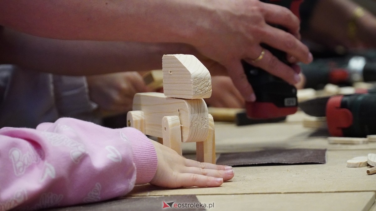Drewniane pieski i rzemiosło, czyli niedziela w Muzeum Kultury Kurpiowskiej [26.04.2026] - zdjęcie #5 - eOstroleka.pl