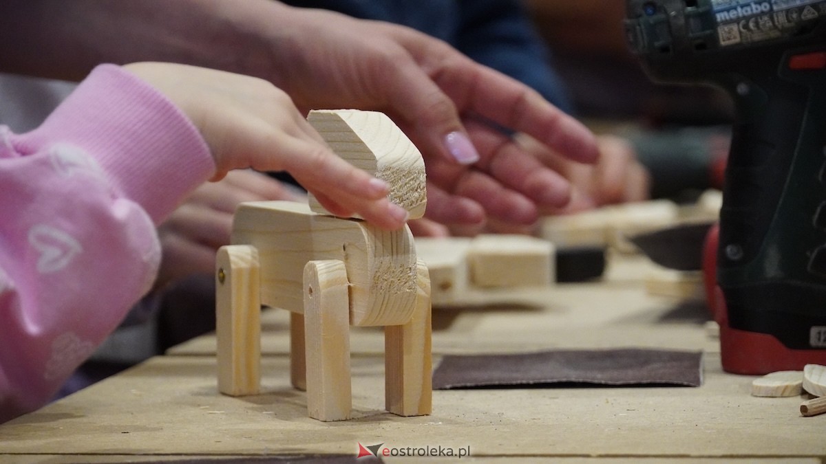 Drewniane pieski i rzemiosło, czyli niedziela w Muzeum Kultury Kurpiowskiej [26.04.2026] - zdjęcie #4 - eOstroleka.pl