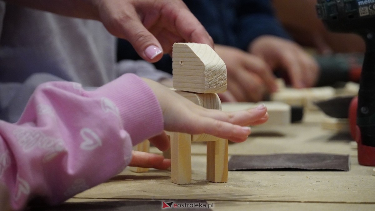 Drewniane pieski i rzemiosło, czyli niedziela w Muzeum Kultury Kurpiowskiej [26.04.2026] - zdjęcie #3 - eOstroleka.pl