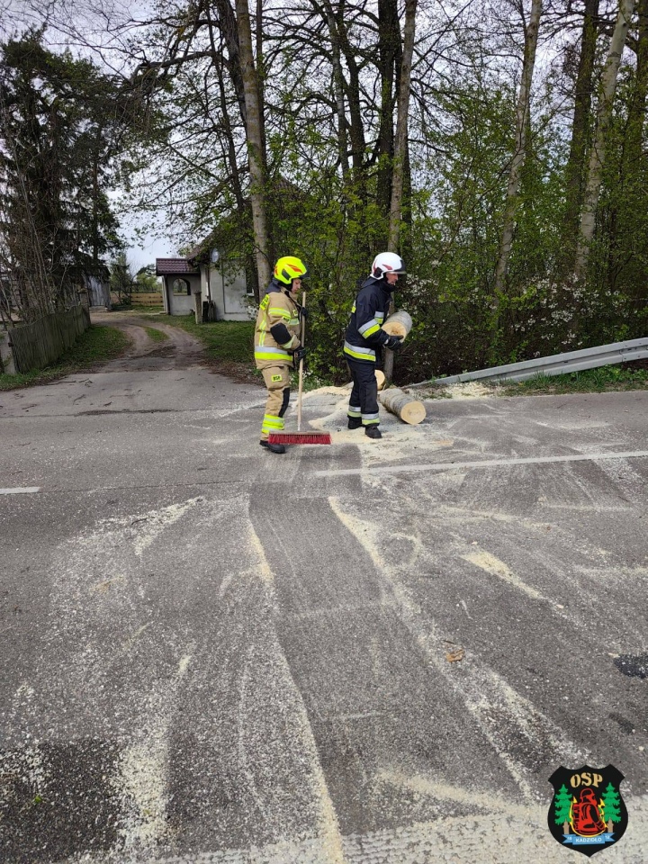 Skutki niedzielnej wichury w Ostrołęce i powiecie ostrołęckim [26.04.2026] - zdjęcie #7 - eOstroleka.pl
