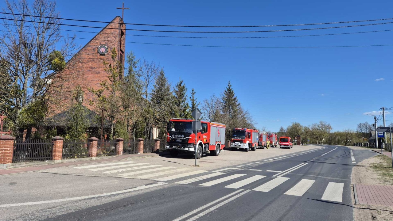 Wielka akcja strażaków w szkołach i pod kościołami. Co się działo w gminie Lelis? [21.04.2026] - zdjęcie #33 - eOstroleka.pl