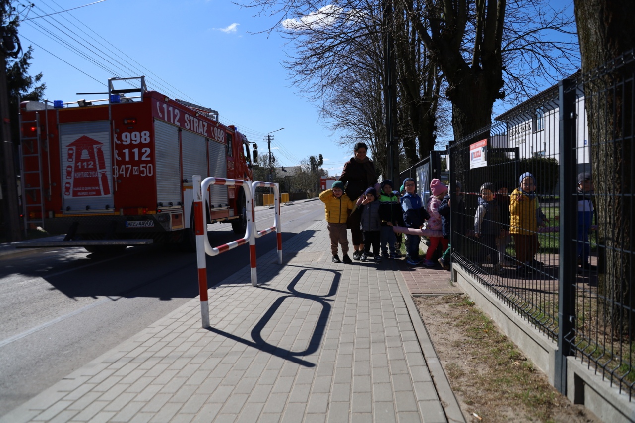 Wielka akcja strażaków w szkołach i pod kościołami. Co się działo w gminie Lelis? [21.04.2026] - zdjęcie #25 - eOstroleka.pl
