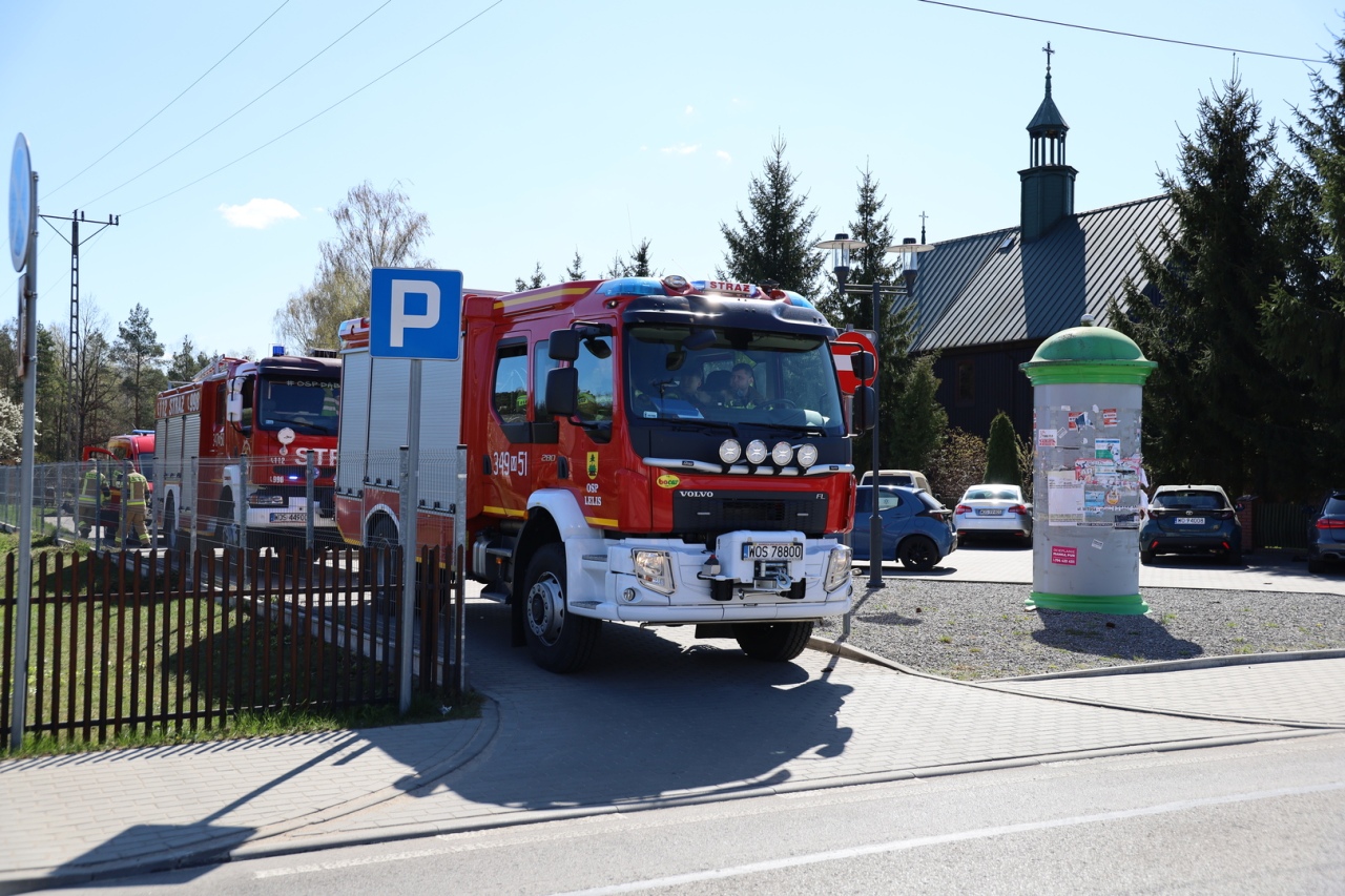 Wielka akcja strażaków w szkołach i pod kościołami. Co się działo w gminie Lelis? [21.04.2026] - zdjęcie #24 - eOstroleka.pl