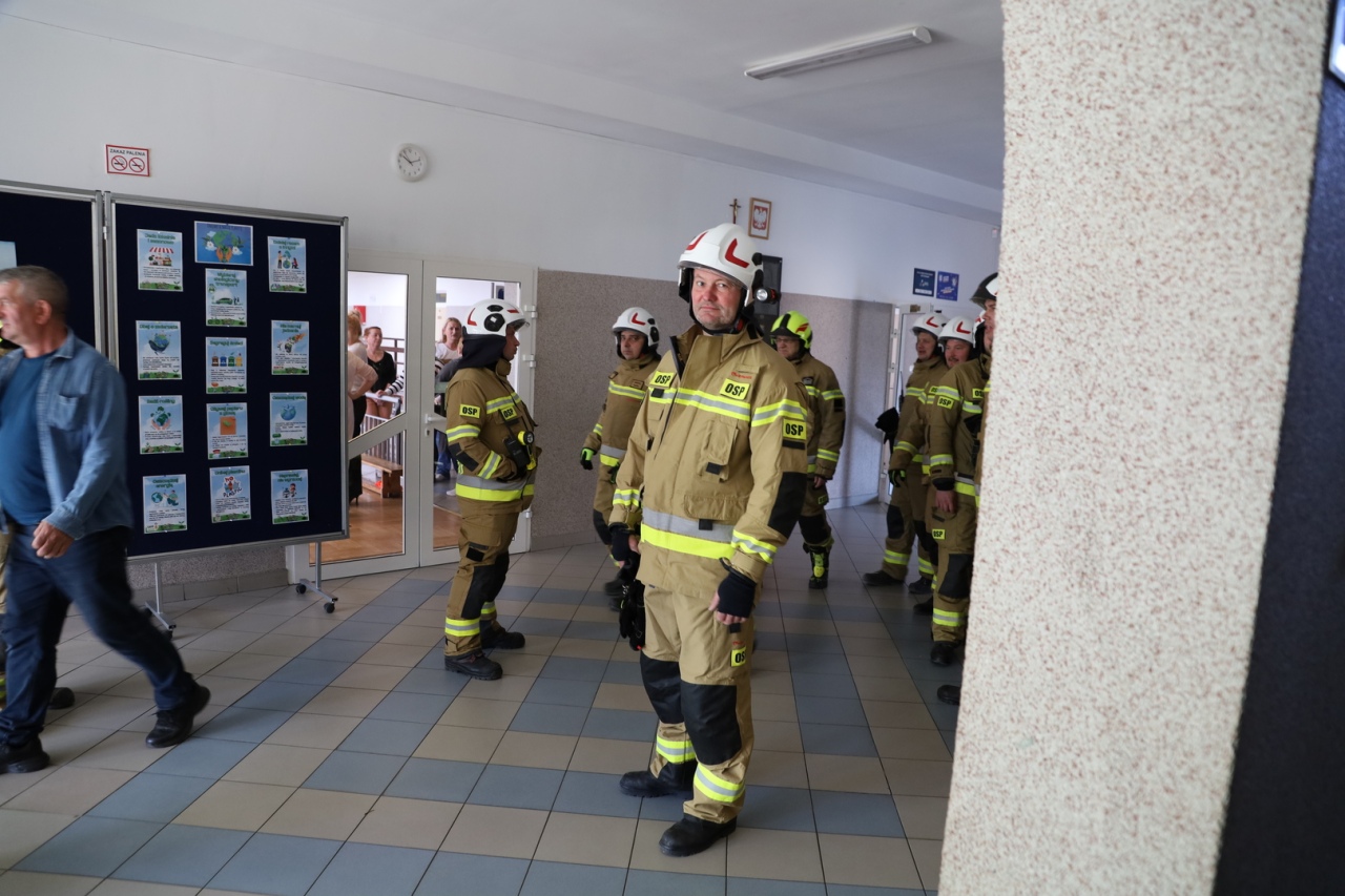 Wielka akcja strażaków w szkołach i pod kościołami. Co się działo w gminie Lelis? [21.04.2026] - zdjęcie #10 - eOstroleka.pl
