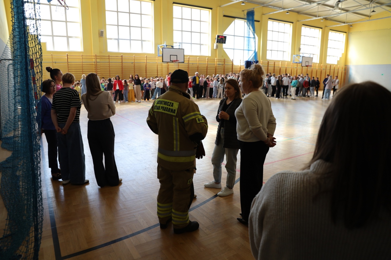 Wielka akcja strażaków w szkołach i pod kościołami. Co się działo w gminie Lelis? [21.04.2026] - zdjęcie #8 - eOstroleka.pl