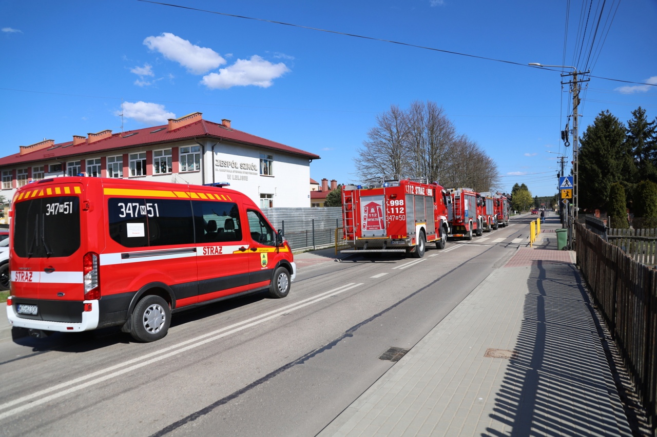 Wielka akcja strażaków w szkołach i pod kościołami. Co się działo w gminie Lelis? [21.04.2026] - zdjęcie #2 - eOstroleka.pl