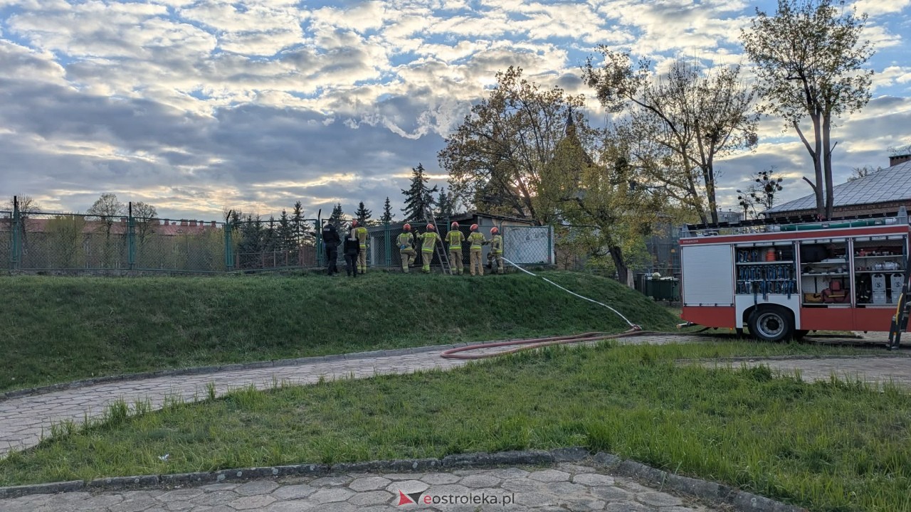 Pożar na terenie ZSZ Nr 2 w Ostrołęce [29.04.2026] - zdjęcie #9 - eOstroleka.pl