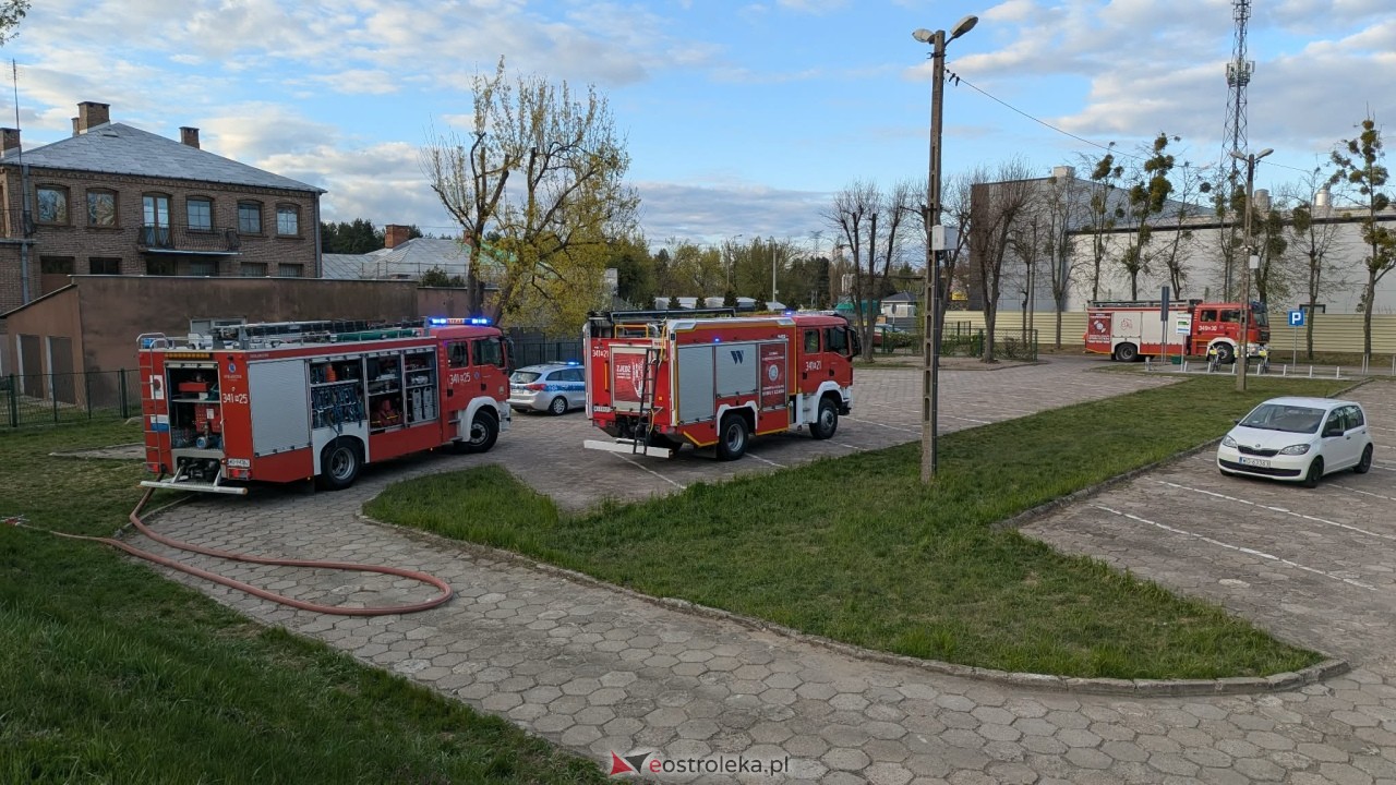 Pożar na terenie ZSZ Nr 2 w Ostrołęce [29.04.2026] - zdjęcie #8 - eOstroleka.pl