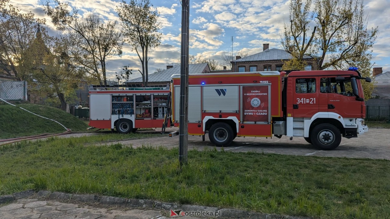 Pożar na terenie ZSZ Nr 2 w Ostrołęce [29.04.2026] - zdjęcie #3 - eOstroleka.pl