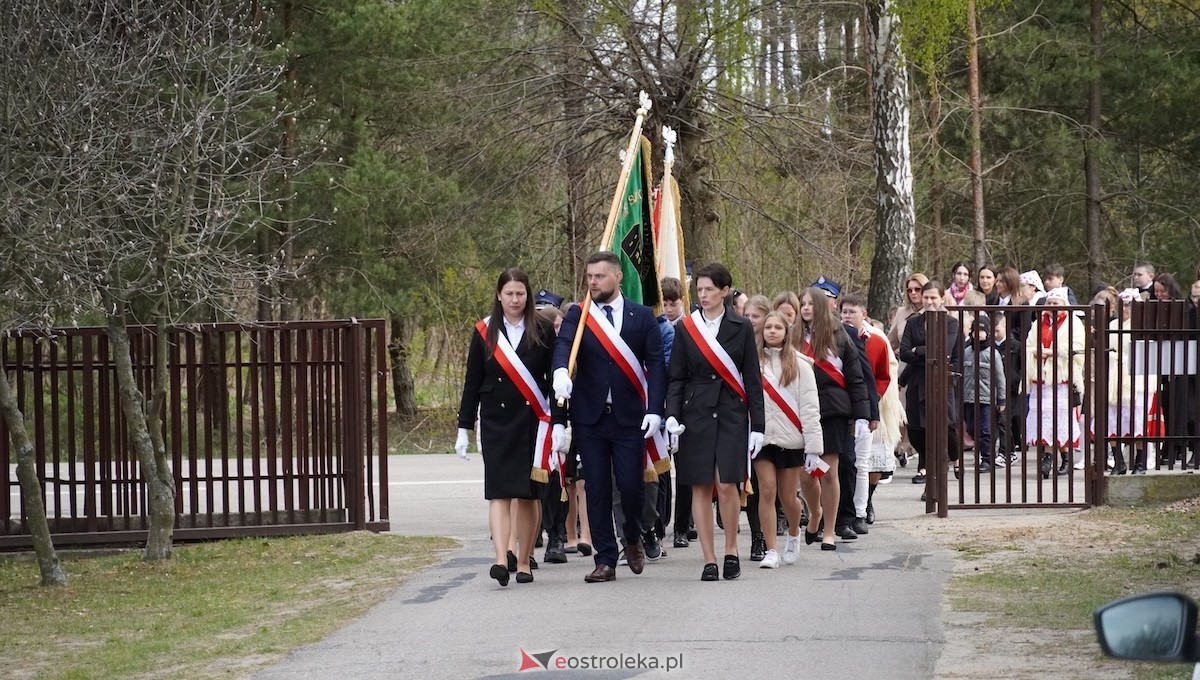 Uroczystość nadania imienia Leśników i Pszczelarzy SP w Dąbrówce [30.04.2026] - zdjęcie #74 - eOstroleka.pl
