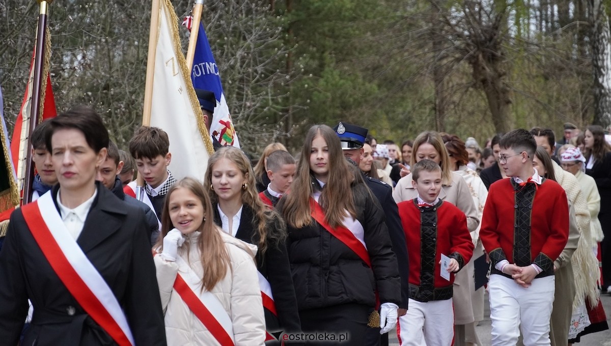 Uroczystość nadania imienia Leśników i Pszczelarzy SP w Dąbrówce [30.04.2026] - zdjęcie #73 - eOstroleka.pl