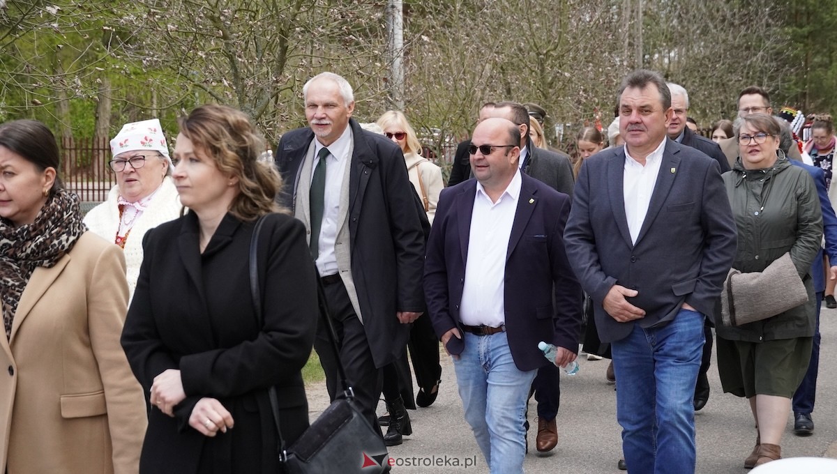 Uroczystość nadania imienia Leśników i Pszczelarzy SP w Dąbrówce [30.04.2026] - zdjęcie #71 - eOstroleka.pl