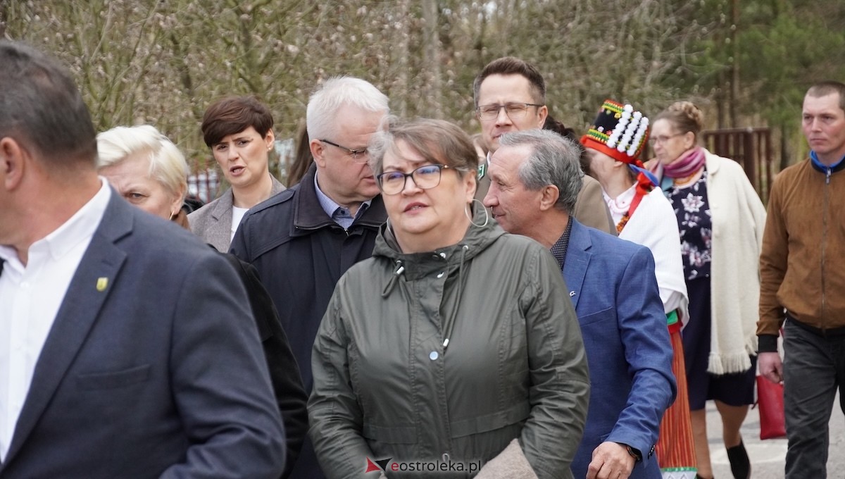 Uroczystość nadania imienia Leśników i Pszczelarzy SP w Dąbrówce [30.04.2026] - zdjęcie #70 - eOstroleka.pl